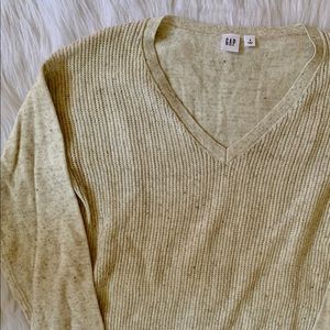 ✨ALL ITEMS $5✨ GAP Cream V-Neck Sweater